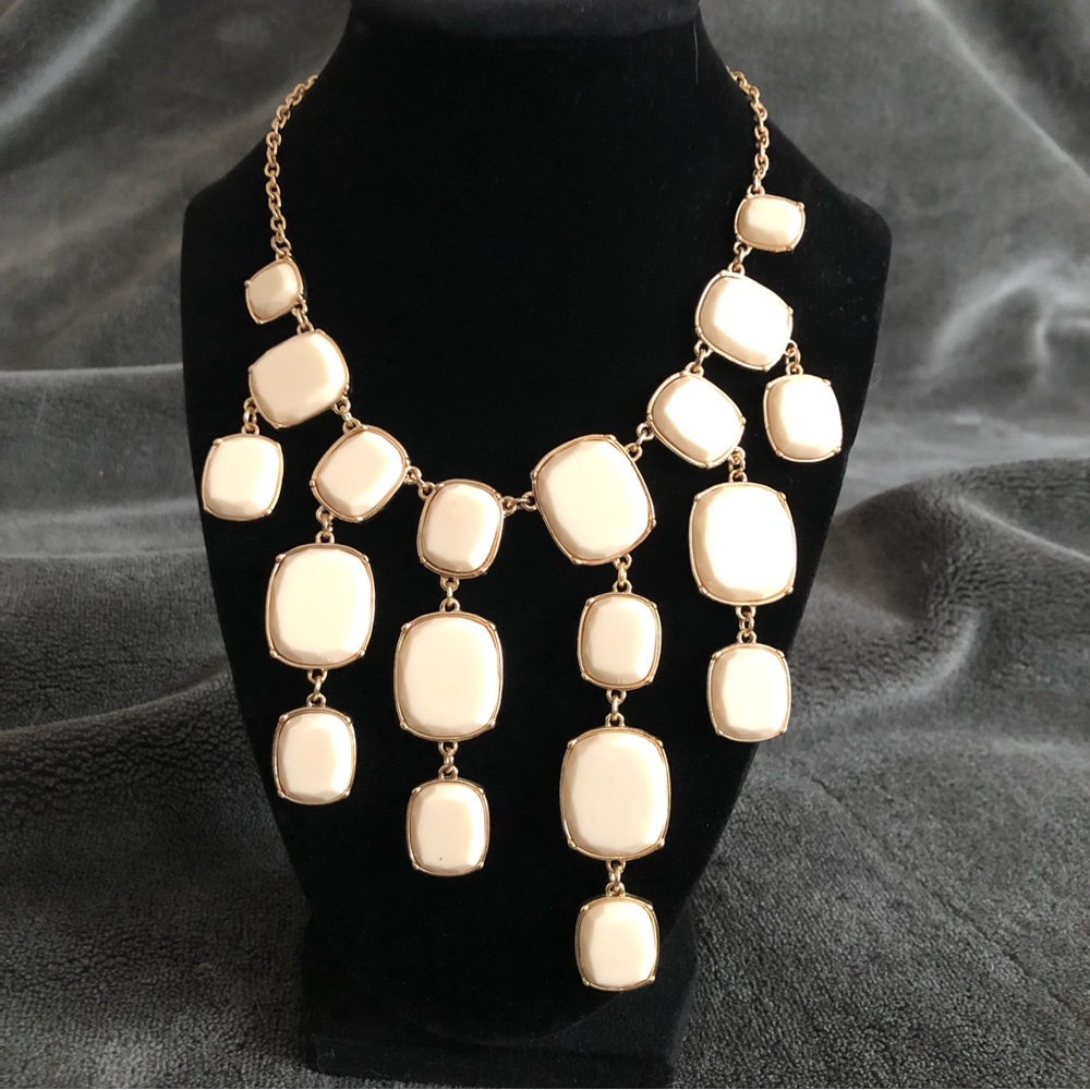 Beautiful Liz Claiborne enamel necklace